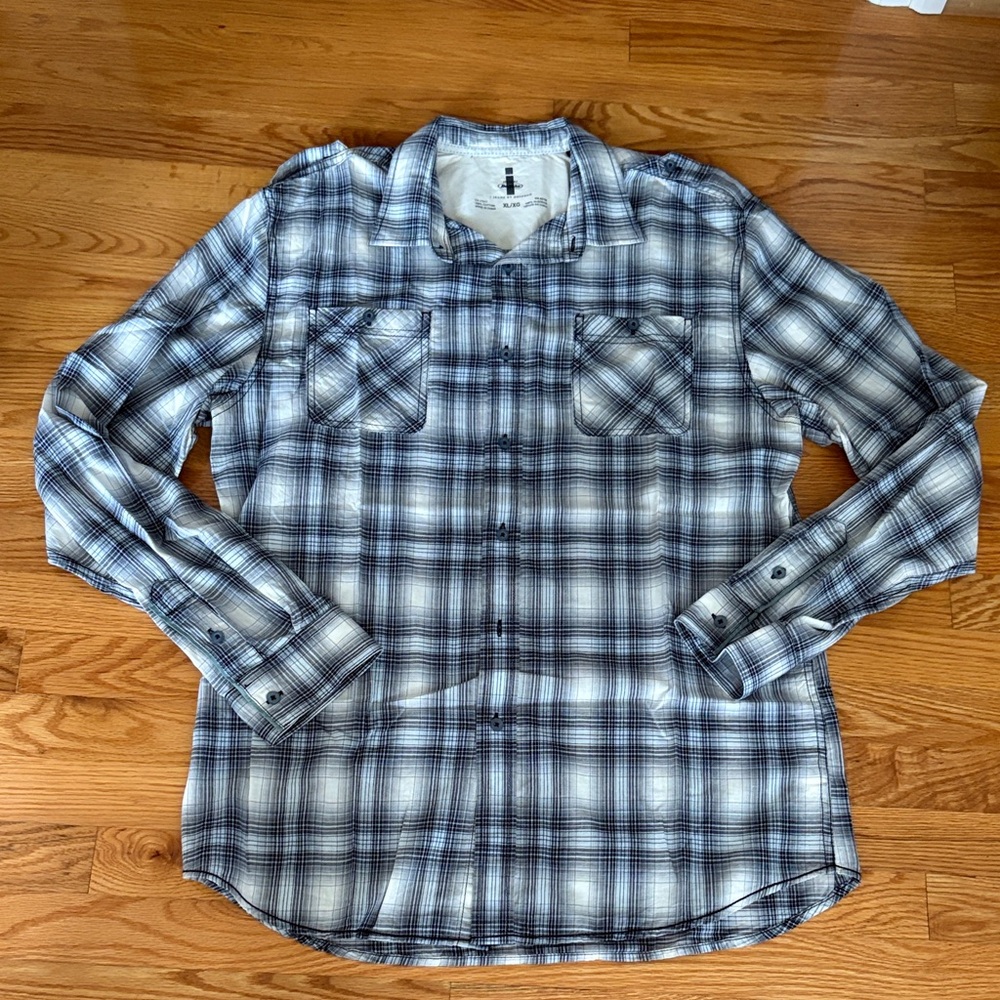 Buffalo David Bitton Like New Blue and White Plaid Casual Button Down Shirt